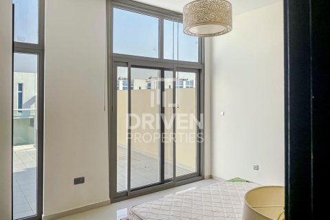 Villa til leje i Dubai, UAE 4 soveværelser, 151.8 kvm № 757322 - foto 4