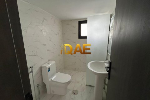 Villa in Mirdif, Dubai, UAE 4 bedrooms, 144.2 sq.m. № 517857 - photo 8