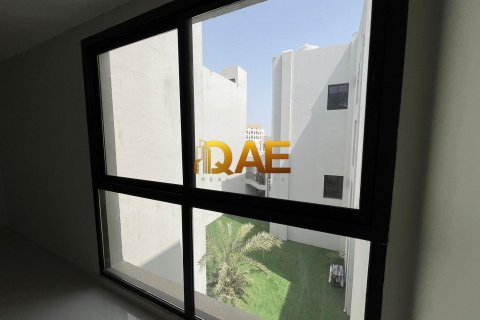 Villa in Mirdif, Dubai, UAE 4 bedrooms, 144.2 sq.m. № 517857 - photo 13