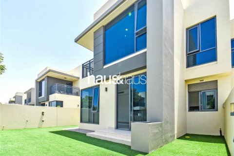 Villa asukohaga Dubai Hills Estate, Dubai, AÜE: 4 magamistoaga, 211 m² Nr 627156