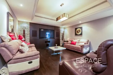 Dubai Sports City, Dubai, BAE’de satılık villa 5 yatak odası, 539 m&sup2; No 737916 - fotoğraf 9