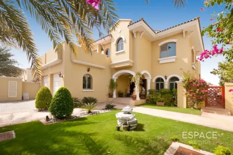 Villa i Palm Jumeirah, Dubai, Emiratene 4 soverom, 465 kvm nr. 737917