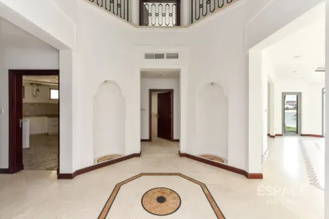 Müüa villa asukohaga Palm Jumeirah, Dubai, AÜE: 4 magamistoaga, 465 m² Nr 737917 - pilt 2