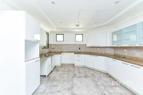 Müüa villa asukohaga Palm Jumeirah, Dubai, AÜE: 4 magamistoaga, 465 m² Nr 737917 - pilt 5