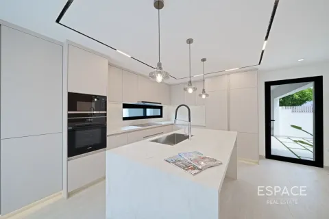 Villa en venta en Meadows, Dubai, EAU 4 dormitorios, 441 m2 № 737918 - foto 5