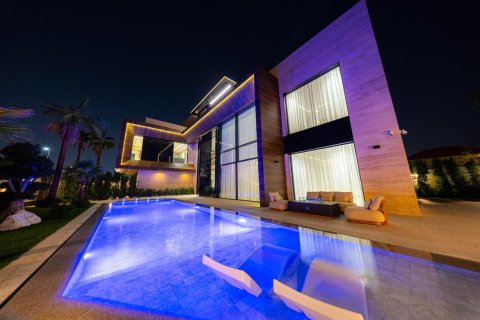 Villa in Jumeirah, Dubai, UAE 6 bedrooms, 1263.76 sq.m. № 752415 - photo 2