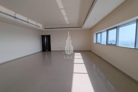 Wohnung zur Miete in Al Mina, Abu Dhabi, VAE 3 Schlafzimmer, 213.7 m2 Nr. 572849 - Foto 3