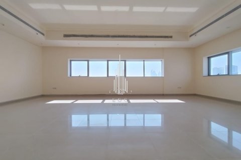 Wohnung zur Miete in Al Mina, Abu Dhabi, VAE 3 Schlafzimmer, 213.7 m2 Nr. 572849 - Foto 2