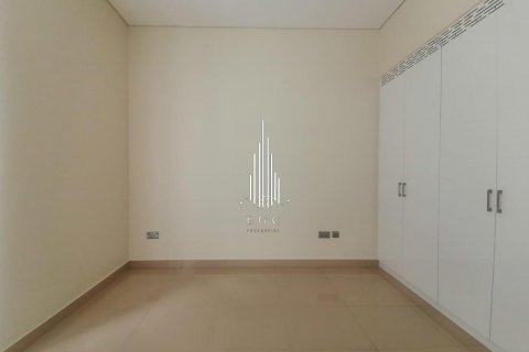 Apartamento en alquiler en Al Khalidiya, Abu Dhabi, EAU 3 dormitorios, 235.8 m2 № 572824 - foto 8