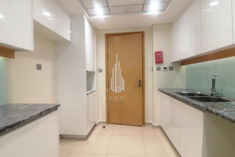 Apartamento en alquiler en Al Khalidiya, Abu Dhabi, EAU 3 dormitorios, 235.8 m2 № 572824 - foto 17