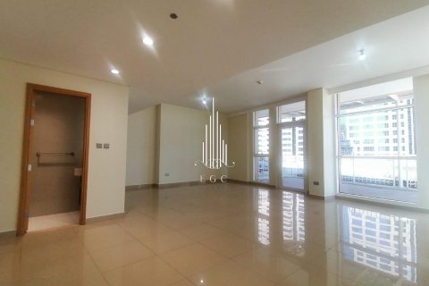 Apartamento en alquiler en Al Khalidiya, Abu Dhabi, EAU 3 dormitorios, 235.8 m2 № 572824 - foto 4