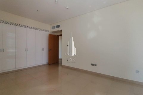 Apartamento en alquiler en Al Khalidiya, Abu Dhabi, EAU 3 dormitorios, 235.8 m2 № 572824 - foto 6