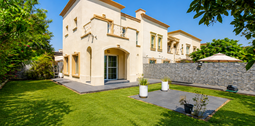 Villa en The Springs, Dubai, EAU 2 dormitorios, 305 m² № 757566