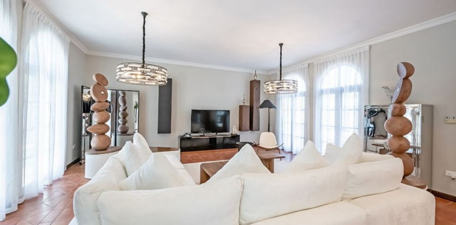 Villa en The Villa, Dubai, EAU 6 dormitorios, 780.39 m² № 750529