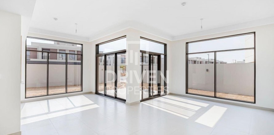 Villa in Dubai South (Dubai World Central), Dubai, VAE: 4 Schlafzimmer, 374.68 m2 Nr. 746820