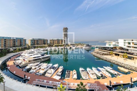 Apartament në Jumeirah, Dubai, Emiratet e Bashkuara Arabe 3 dhoma gjumi, 250.65 m2. № 761541