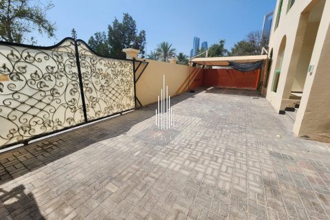 Villa til salg i Al Bateen, Abu Dhabi, UAE 10 soveværelser, 1800 kvm № 549012 - foto 16