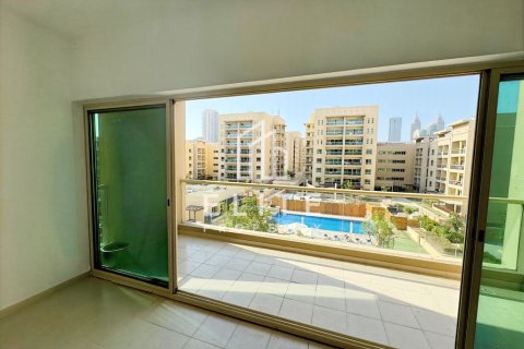 Apartment in Greens, Dubai, UAE 2 bedrooms, 121 sq.m. № 764554