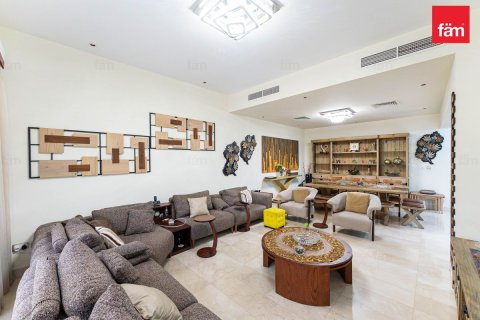 Shtëpi në qytet në Dubai, Emiratet e Bashkuara Arabe 4 dhoma gjumi, 328.7 m2. № 753294