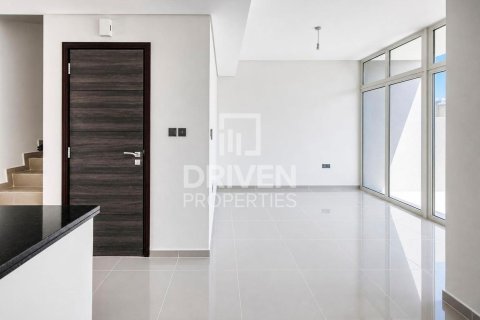 Városi lakóépület itt: Dubai, EAE, 3 hálószoba, 112.23 m², azonosító: 765337