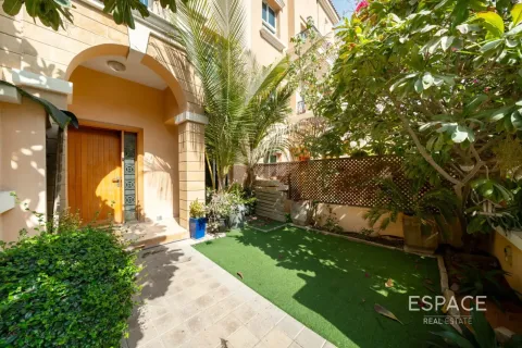 וילה ב Jumeirah Village Circle, Dubai, איחוד האמירויות 3 חדרי שינה, 307 מ