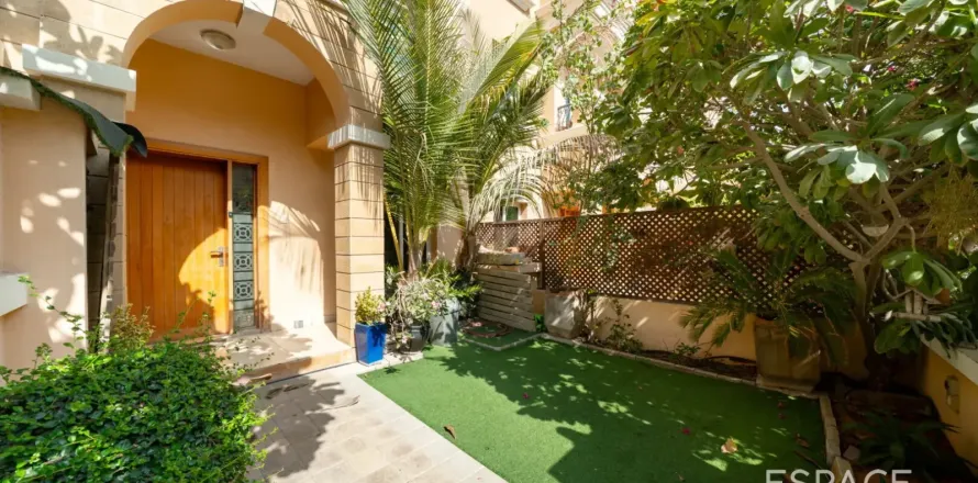 Villa en Jumeirah Village Circle, Dubai, EAU 3 dormitorios, 307 m² № 738132