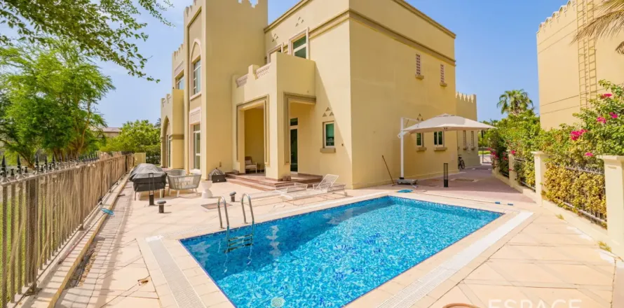 Вілла в Jumeirah Islands, Дубай, ОАЕ 4 спальні, 509м2 № 738133