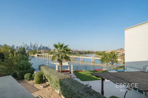 Vila u gradu Jumeirah Islands, Dubai, UAE 5 spavaće sobe, 604 m2 Br. 738423 - Slika 19