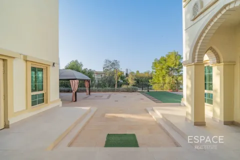 Vila u gradu Jumeirah Islands, Dubai, UAE 5 spavaće sobe, 604 m2 Br. 738423 - Slika 15