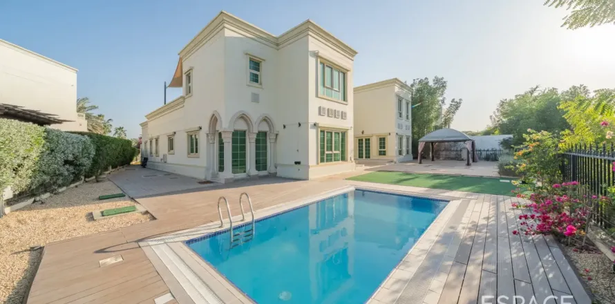 Vila u gradu Jumeirah Islands, Dubai, UAE 5 spavaće sobe, 604 m2 Br. 738423