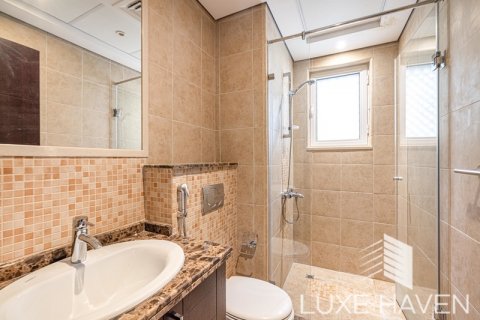 Villa in Jumeirah Park, Dubai, UAE 3 bedrooms, 284.75 sq.m. № 380162 - photo 14