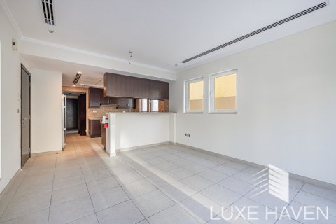 Villa in Jumeirah Park, Dubai, UAE 3 bedrooms, 284.75 sq.m. № 380162 - photo 6