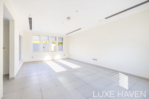 Villa in Jumeirah Park, Dubai, UAE 3 bedrooms, 284.75 sq.m. № 380162 - photo 3
