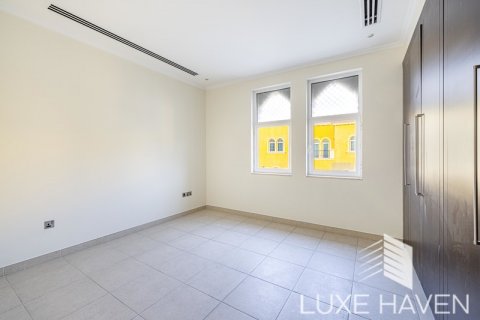 Villa in Jumeirah Park, Dubai, UAE 3 bedrooms, 284.75 sq.m. № 380162 - photo 13