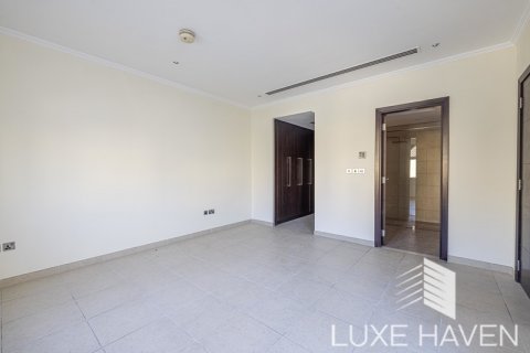 Villa in Jumeirah Park, Dubai, UAE 3 bedrooms, 284.75 sq.m. № 380162 - photo 11