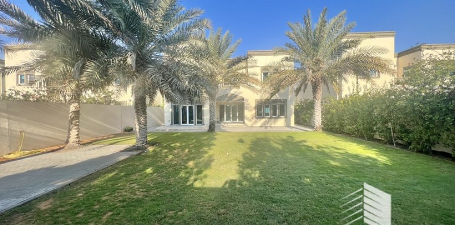 Villa in Jumeirah Park, Dubai, UAE 3 bedrooms, 284.75 sq.m. № 380162