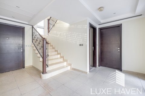 Villa in Jumeirah Park, Dubai, UAE 3 bedrooms, 284.75 sq.m. № 380162 - photo 2