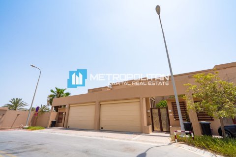 Városi lakóépület itt: Khalifa City, Abu Dhabi, EAE, 4 hálószoba, 382.1 m², azonosító: 694641 - fénykép 16