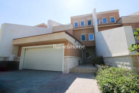 Townhouse i Motor City, Dubai, UAE 4 soveværelser, 375.3 kvm № 707619