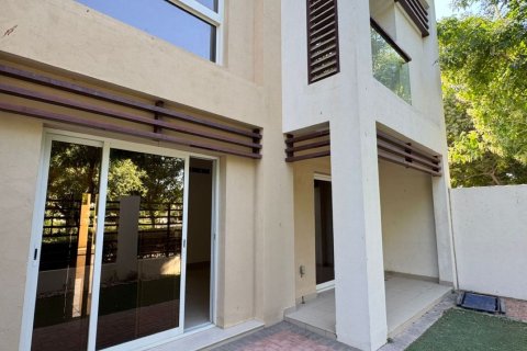 Shtëpi në qytet në Ras Al Khaimah, Emiratet e Bashkuara Arabe 2 dhoma gjumi, 174 m2. № 735010