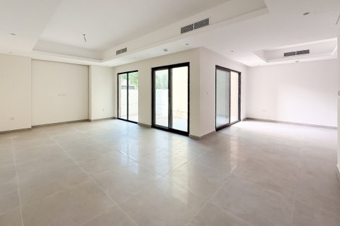 Townhouse in Sharjah, UAE 4 bedrooms, 255.48 sq.m. № 749051 - photo 2