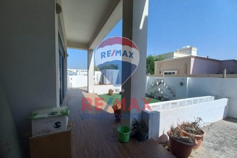 וילה להשכרה ב Khalifa City, Abu Dhabi, איחוד האמירויות  420 מ"ר, מספר 570242 - תמונה 2