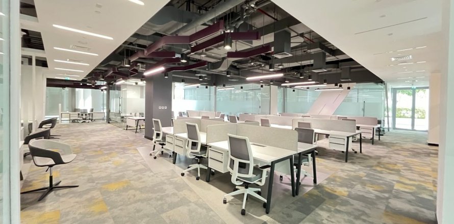 Oficina en Umm Ramool, Dubai, EAU 2104.6 m² № 760793