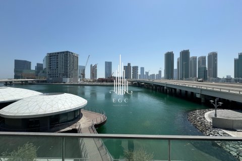 Adosado en Tourist Club Area, Abu Dhabi, EAU 4 dormitorios, 420 m² № 457552