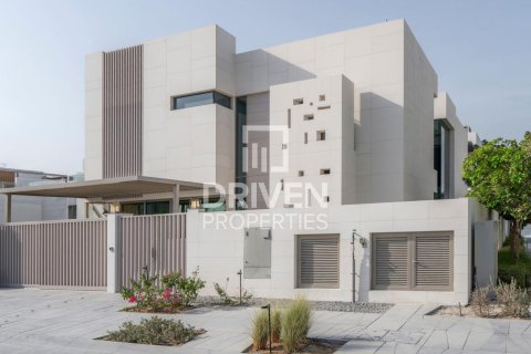 فيلا للإيجار في جميرا، دبي، الإمارات العربية المتحدة 5 غرفة نوم ، 585.29 متر مربع ، رقم 757119 - صورة 2