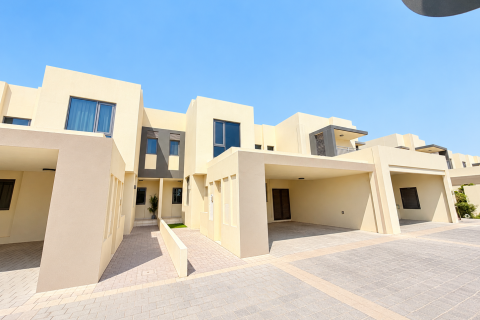 Villa in Dubai, VAE: 4 Schlafzimmer, 202 m2 Nr. 766137