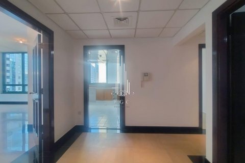 Снять в аренду квартиру в Hamdan Street, Абу-Даби, ОАЭ 3 спальни, 213.7м2, № 572856 - фото 20