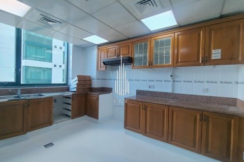 Снять в аренду квартиру в Hamdan Street, Абу-Даби, ОАЭ 3 спальни, 213.7м2, № 572856 - фото 7