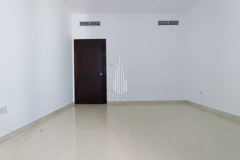 Снять в аренду квартиру в Hamdan Street, Абу-Даби, ОАЭ 3 спальни, 213.7м2, № 572856 - фото 17