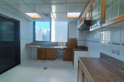 Снять в аренду квартиру в Hamdan Street, Абу-Даби, ОАЭ 3 спальни, 213.7м2, № 572856 - фото 8